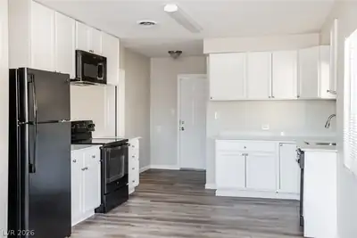 346 Arnold Street Kitchen