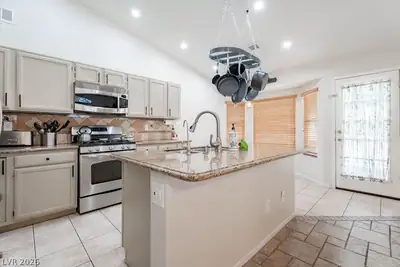 1341 Maplegrove Circle Kitchen