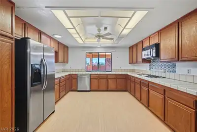 212 Spanish Drive, Las Vegas, NV 89110 Kitchen
