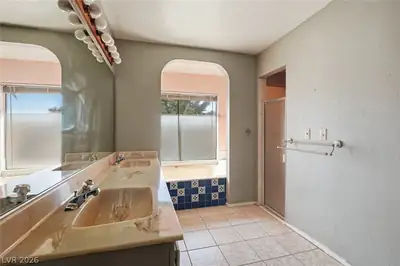 212 Spanish Drive, Las Vegas, NV 89110 Primary Bathroom