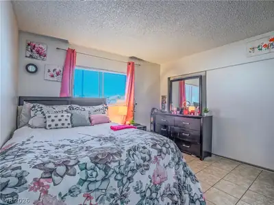 372 Linn Lane Bedroom