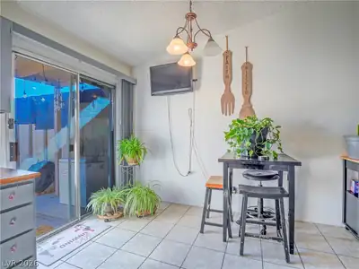 372 Linn Lane Dining Area