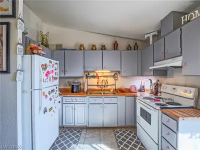 372 Linn Lane Kitchen