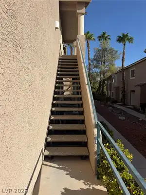 2000 Jasper Bluff Street 203 Stairs