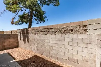 1219 Mews Lane Yard