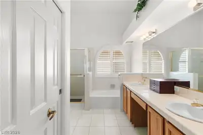 5 Barton Spring Circle Primary Bathroom