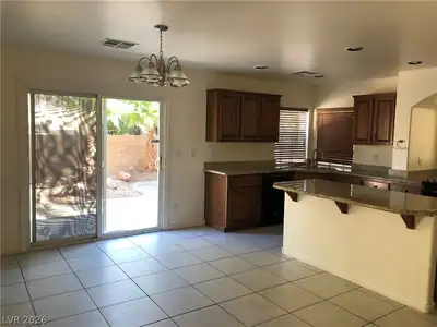 10990 Calcedonian Street Kitchen