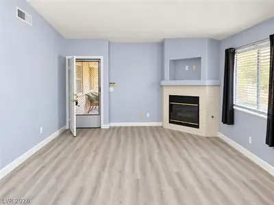 1530 Dallas Terrace 0 Living Room