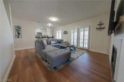 911 Saddle Horn Drive Living Room