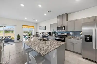 392 Larksong Avenue, Henderson, NV 89011 Kitchen