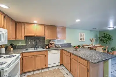 9070 Spring Mountain Road 104 Kitchen