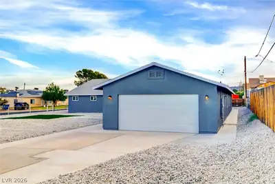 101 Cedar Street, Henderson, NV 89015 Garage