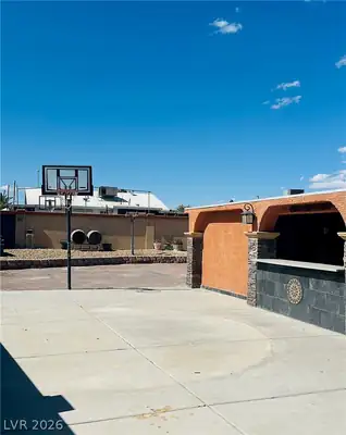 5211 Gloucester Circle Yard