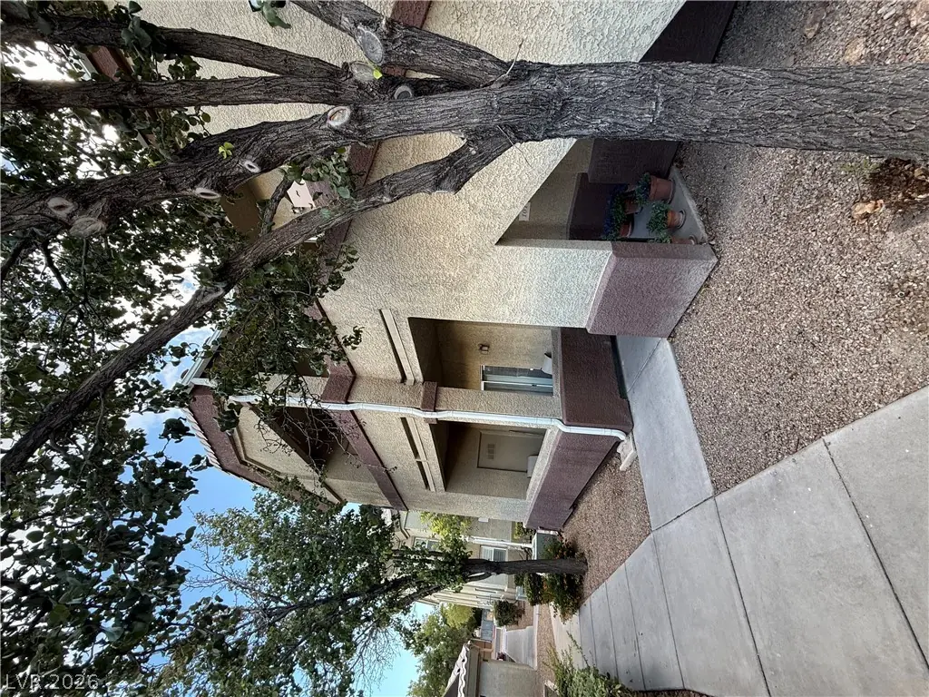 3933 Lazy Pine Street 201