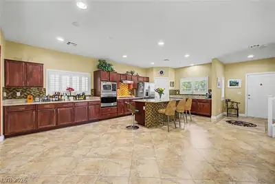 3185 Mantua Village Avenue Kitchen