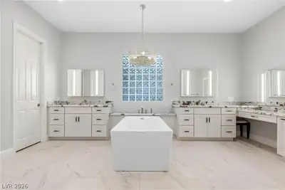 2575 Turtle Head Peak Drive Primary Bathroom