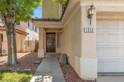 1312 Paraiso Street Entry