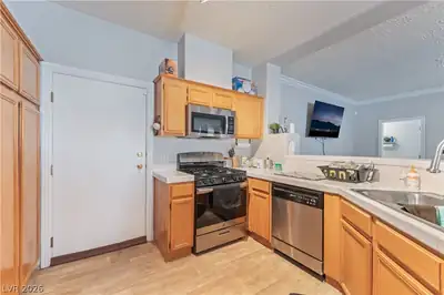 2050 North Los Feliz Street 104 Kitchen