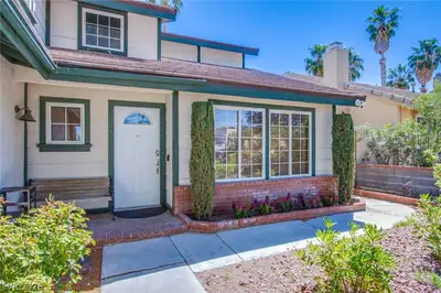 2342 Viewcrest Road Entry