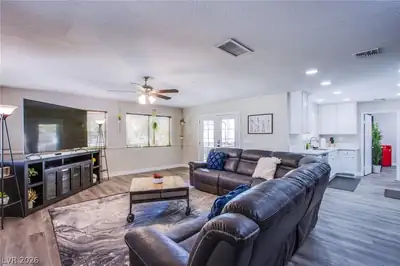 2342 Viewcrest Road Living Room