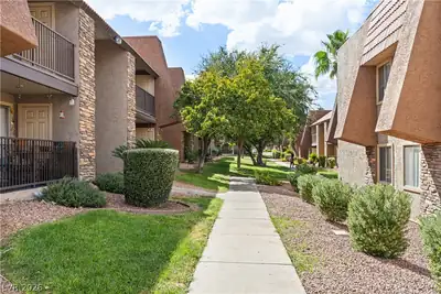 5061 River Glen Drive 80 Yard