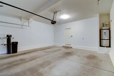 4234 Lunar Canyon Avenue Garage