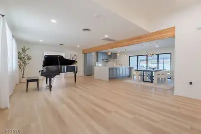 2106 West Oakey Boulevard Living Room