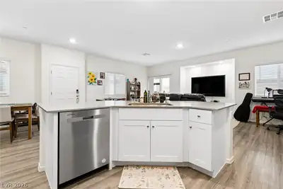 7910 Aurora Sky Street Kitchen
