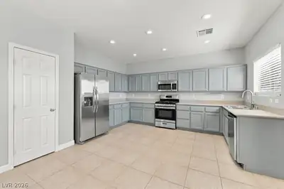 5555 Sun Temple Avenue, Las Vegas, NV 89139 Kitchen