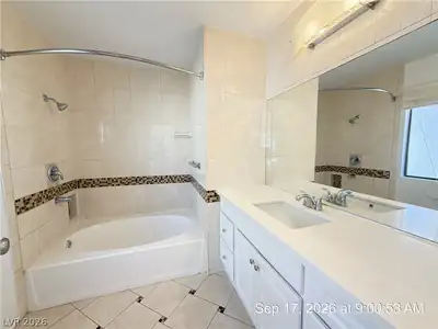 2817 Crystal Cove Primary Bathroom