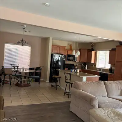 6991 Positano Hill Avenue Kitchen