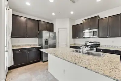 7542 Whitman Colonial Street Kitchen