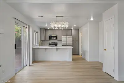 10416 Horseback Ridge Avenue Dining Area