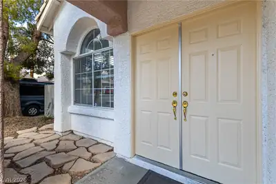 10416 Horseback Ridge Avenue Entry