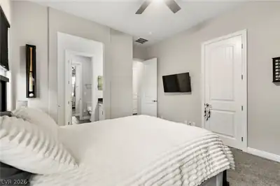 327 Castle Wynd Avenue Bedroom