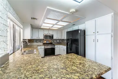 6235 Adenmoor Court Kitchen