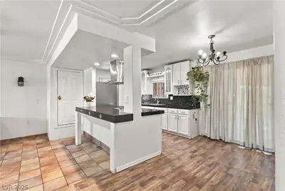 2828 Willoughby Avenue Kitchen