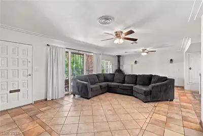 2828 Willoughby Avenue Living Room