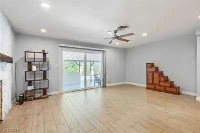 3908 El Jardin Avenue Living Room