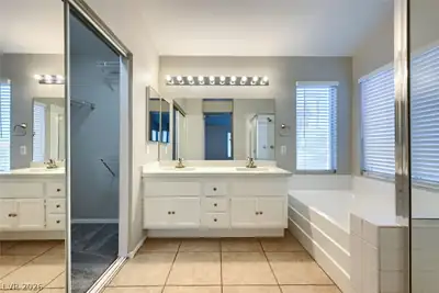 6027 Dawn View Lane, North Las Vegas, NV 89031 Primary Bathroom