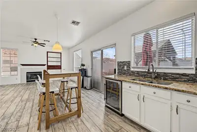 7429 Tamarind Avenue Kitchen