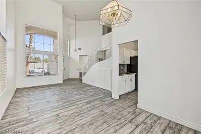 7429 Tamarind Avenue Entrance Foyer