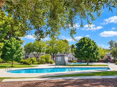 651 Greenbriar Townhouse Way Pool