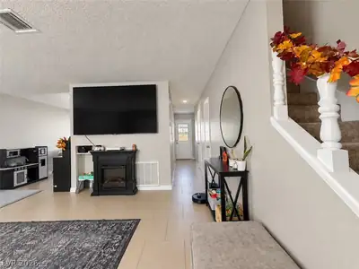 651 Greenbriar Townhouse Way Living Room