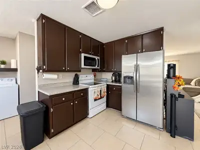 651 Greenbriar Townhouse Way Kitchen