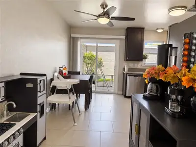 651 Greenbriar Townhouse Way Dining Area