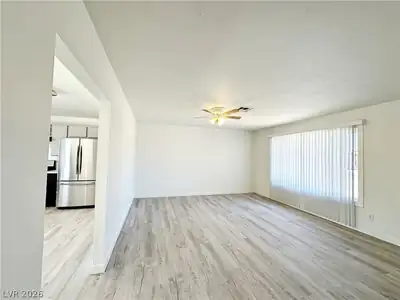 2501 Oak Glen Way Living Room