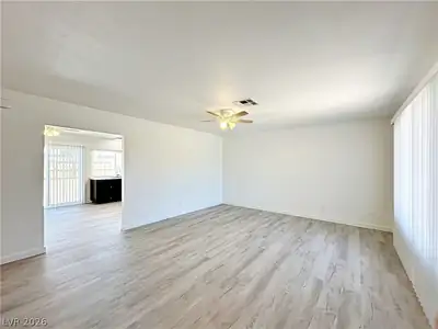 2501 Oak Glen Way Living Room