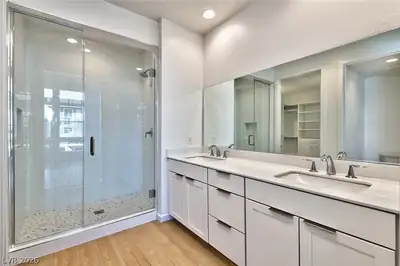 3327 Esker Ridge Avenue Primary Bathroom