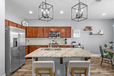 7464 SANTO DOMINGO Avenue Kitchen
